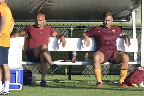 Pace Fatta Tra Totti E Spalletti Il CT DellItalia Mai Smesso Di