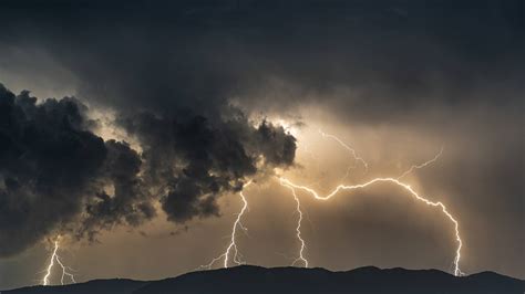 Emiten Alerta Por Tormentas Eléctricas Para Tres Regiones Del País