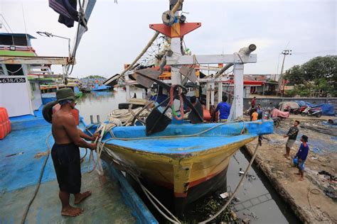 Nelayan Menjerit Sulit Melaut Imbas Solar Langka Dan Mahal Industri