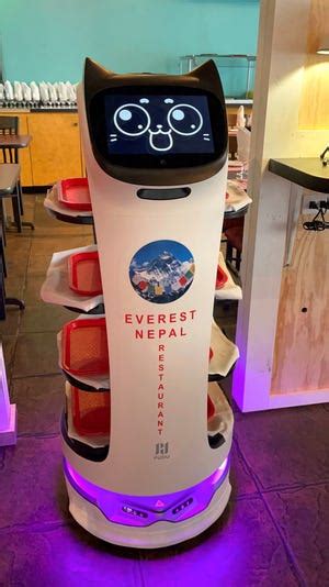 Robots Servers Wait Tables In Glenwood Springs Colorado Restaurant