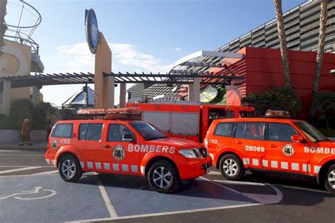 Un Incendio Obliga A Evacuar Un Restaurante De Un Centro Comercial De