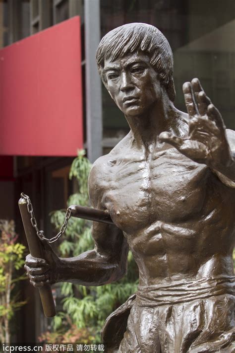 Bronze Statue Of Kung Fu Star Bruce Lee On Display In LA 3 Chinadaily