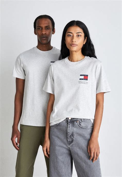 Tommy Jeans Essential Flag Tee T Shirt Basic Silver Grey Grijs Gemêleerd Zalando Nl