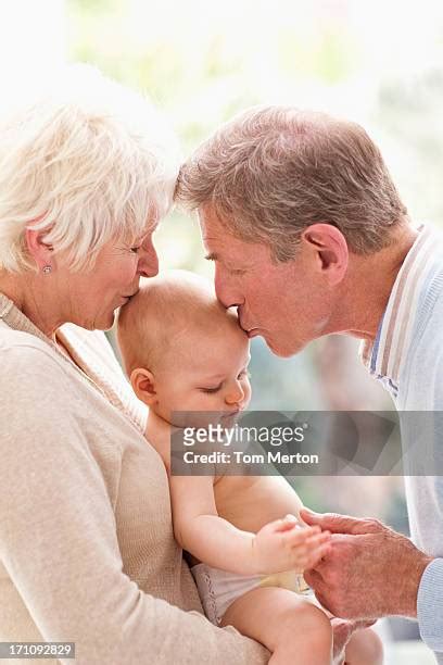 Grandma And Grandpa Kissing Stockfotos En Beelden Getty Images