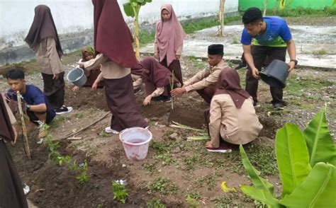 Menanam Pahala