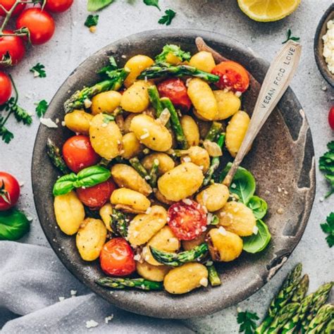 Pan Fried Gnocchi With Green Asparagus In Cream Sauce Bianca Zapatka