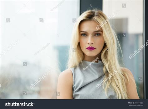 161 788 Blonde Woman Office Images Stock Photos Vectors Shutterstock