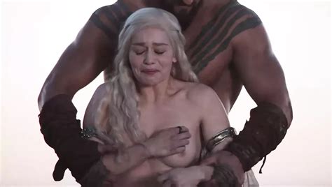Emilia Clarke à poil vidéos porno et sex tapes xHamster