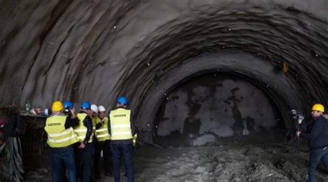 Video Primul Tunel De Autostrad Construit Prin Mun Ii Carpa I