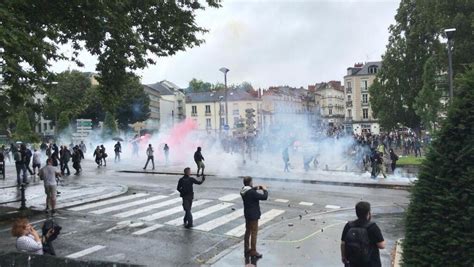 Nantes Environ Manifestants Contre Lextension Du Passe