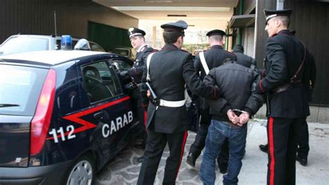 Mafia Blitz All Alba Dei Carabinieri Colpita Centrale Di Spaccio