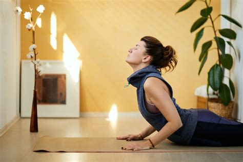 Elpozo Bienstar5 Posturas De Yoga Para Relajar Cuerpo Y Mente Elpozo