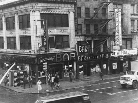 23 Pictures Of Pimps Prostitutes And Homeless Of 1970s Times Square Through A Bartenders