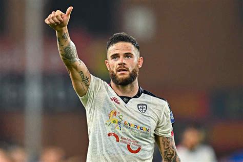 Nandez Napoli Arriva L Annuncio Dell Entourage