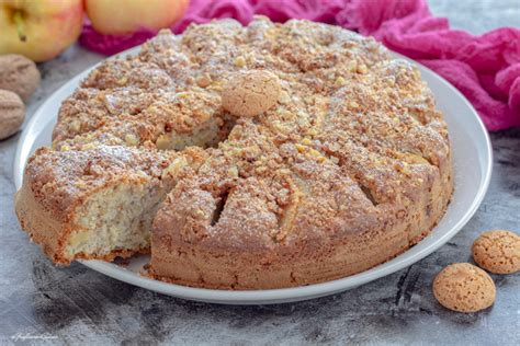 Torta Di Mele Noci Uvetta E Amaretti Graficare In Cucina