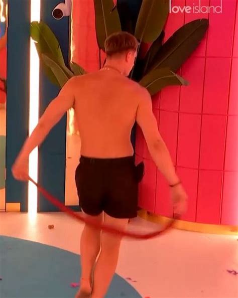 Love Island Viewers Unimpressed With Close Minded Fans Who Ask If Will Is Gay Hot Lifestyle News