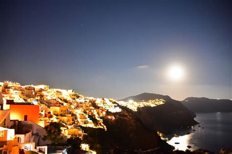 Pemandangan Malam Di Oia Santorini Foto Stok Unduh Gambar Sekarang