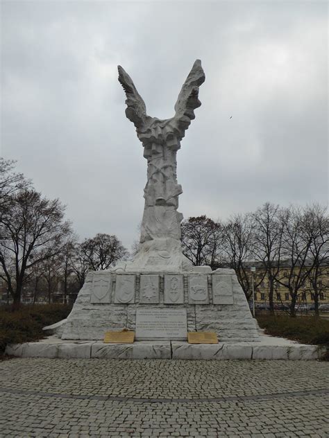 Monument To The Battle Of Monte Cassino In Warsaw Pomnik B Flickr