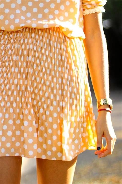 Nude Dots Paperblog