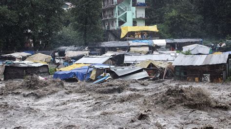 Más de 100 muertos en India producto de lluvias monzónicas que han