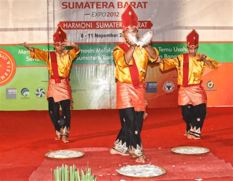 Kenali Sejarah Tari Piring Beserta Makna Dan Propertinya