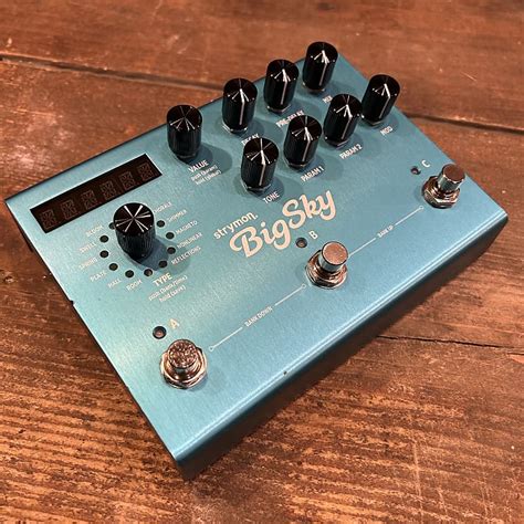 Strymon Big Sky Reverb Blue W Box Reverb