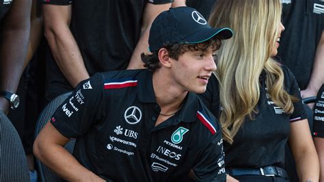 formel  mercedes pilot antonelli macht seinen fuhrerschein zdfheute