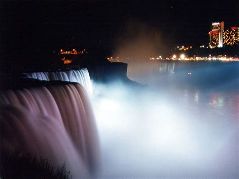 Wallpaper: Niagara Falls at Night