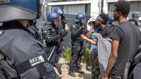 Ausschreitungen Bei Eritrea Festival Verletzte Polizisten In Gie En