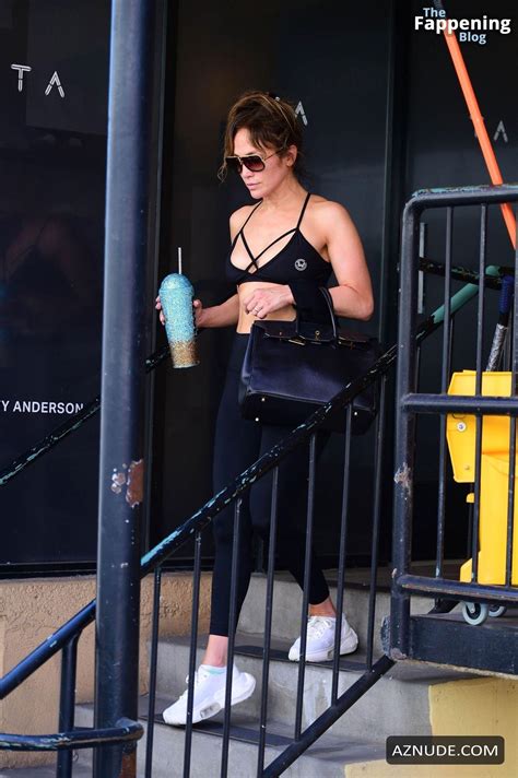 Jennifer Lopez Flaunts Her Sexy Fit Figure After A Sexy Workout Session