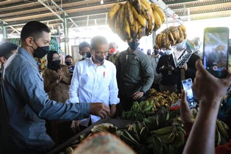 Kunjungan Kerja Ke Brebes Jokowi Blusukan Ke Pasar Tradisional Mediakita