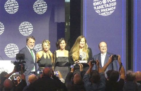 La Ex Alcaldesa Del Pp De Benasque Luz Gab S Gana El Premio Planeta