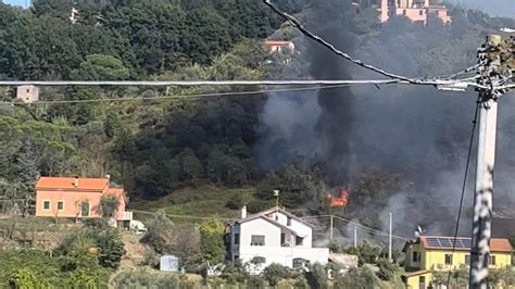 Arcola Incendio Boschivo Vicino Alle Case Intervenuto Lelicottero