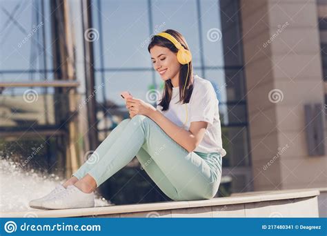 Full Size Profile Photo Of Optimistic Brunette Lady Sit With Headphones