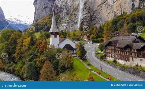 Luchtbeeld Over Het Dorp Lauterbrunnen In Zwitserland Met Zijn Beroemde