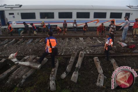 Keberangkatan Kereta Surabaya Malang Dibatalkan Akibat Kecelakaan