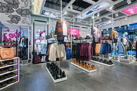 Primark Lightweight Heavyweight Streamlined Statements Store Design