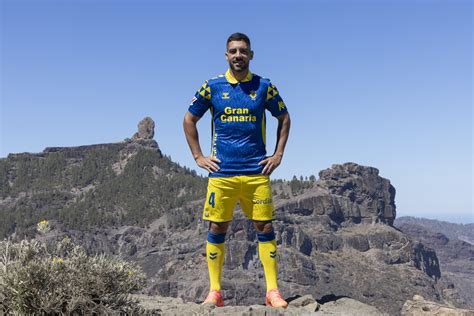 La UD Las Palmas presenta su segunda equipación para la temporada 2024