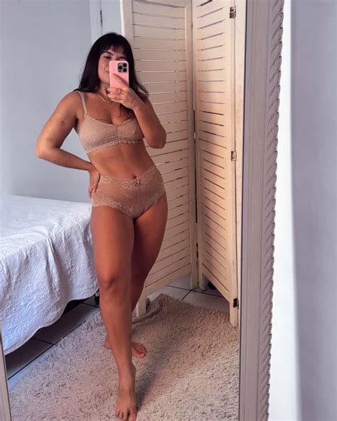 Conjunto lingerie sutiã de renda sem bojo e calcinha de renda na cor bege Magnólia Maria
