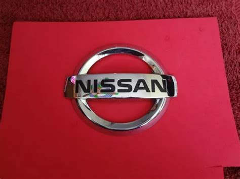 Emblema Parrilla Nissan Versa 2015 2018 Original Meses Sin Intereses