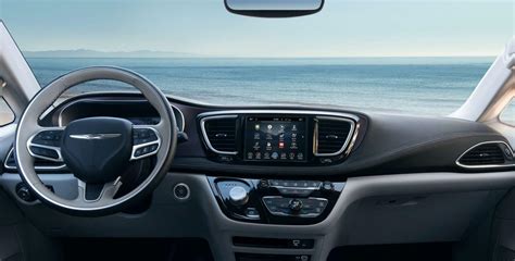 2018 Chrysler Pacifica - Photo and Video Gallery