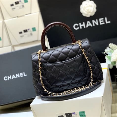 Chanel 经典款之coco Handle 23cm A92990黑色香槟色五金酒红手柄红色内里 名媛网