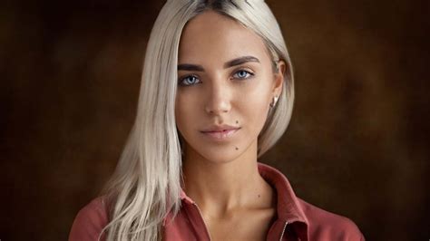 Blue Eyes White Hair Girl Model Is Wearing Peach Color Shirt Standing