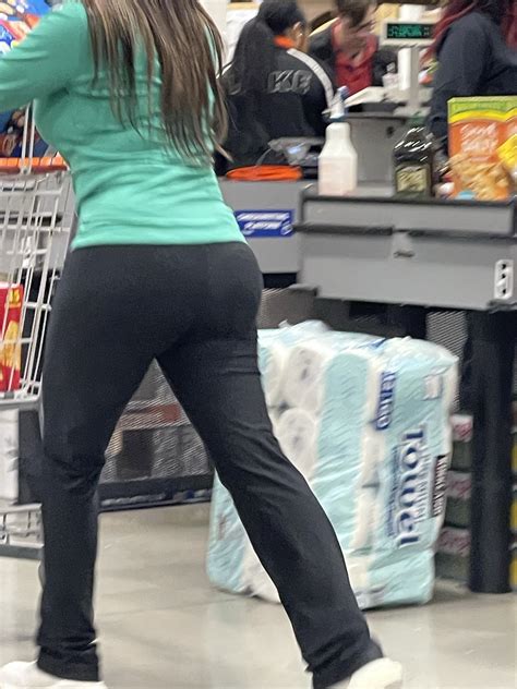 Stacked Milf At Costco Bending Over Must See Spandex Leggings