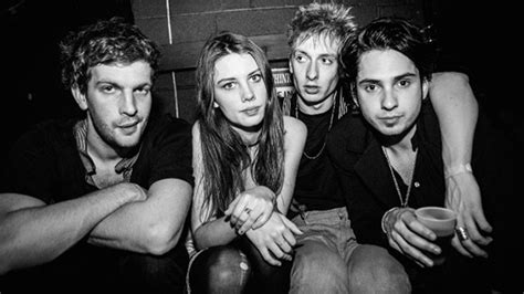 Opa Opa Wolf Alice Libera O Disco De Estreia So Badly Awaited Para