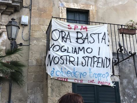 Modica Sit In Di Protesta Dei Lavoratori Della Spm Mesi Di Stipendi