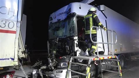 Lkw Unfall Auf Der A3 Ein Fahrer Schwer Verletzt Tagesschaude