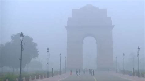 Delhi Dense Layer Of Smog Engulfs National Capital Residents Complain