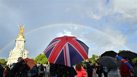 Watch Access Hollywood Highlight Double Rainbow Appears At Buckingham