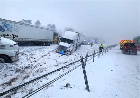 Photos Up To 100 Vehicle Collisions In An Area Of Hwy 401 Insauga